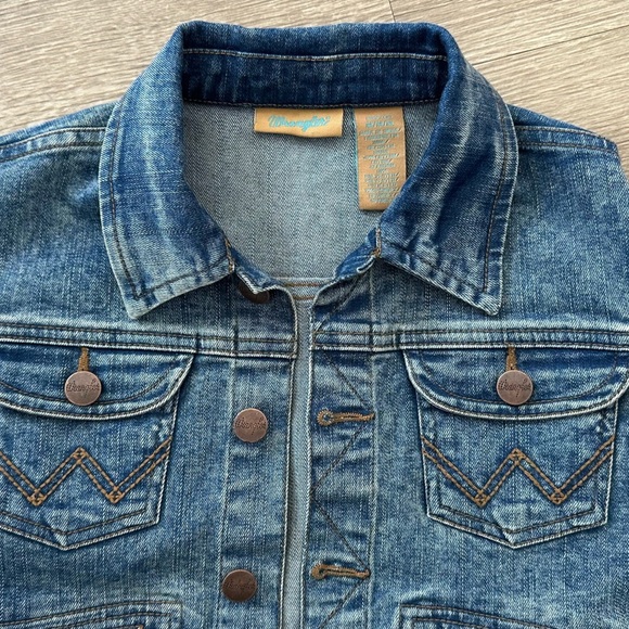 Wrangler Blue Jean Jacket Classic Cropped Design - Picture 2 of 4
